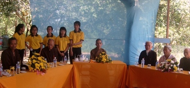 Đoàn từ thiện phát quà tại chùa Thiện Ân xã Quảng Điền huyện Krông Ana